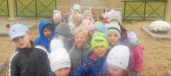 PRZEDSZKOLAKI NA&nbsp;CMENTARZU – ODDZIAŁ IV